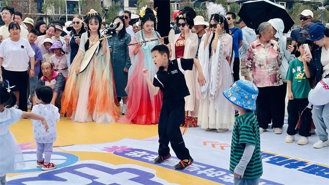 2025滇池国际咖啡文化嘉年华:国风与二次元碰撞出沉浸式动漫盛宴