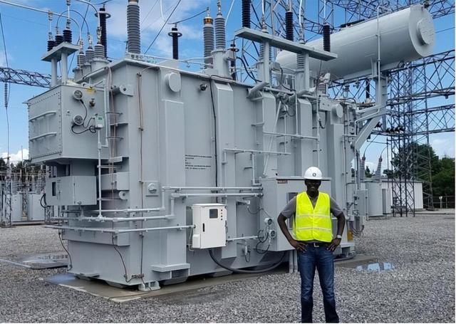 马斯克预言成真！全球抢购中国变压器，美国加税104%反被卡脖子