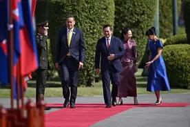 又被柬埔寨第一夫人美到！访问泰国穿紫裙太嫩，泰国夫人蓝裙不输图片