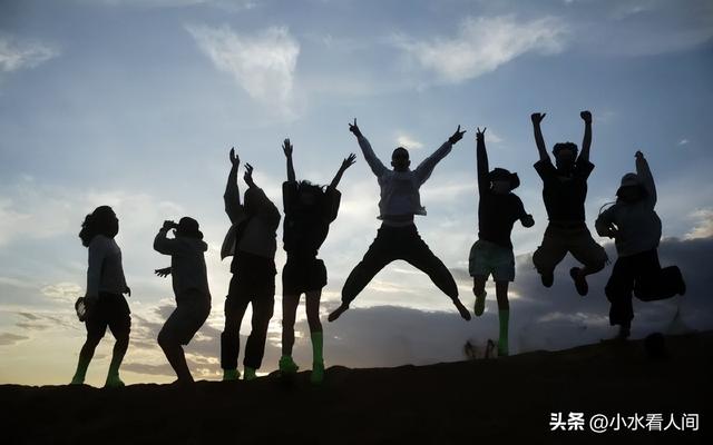 落地凤凰不如鸡！赵薇回老家探亲，全副武装包裹，不敢露脸怕见人