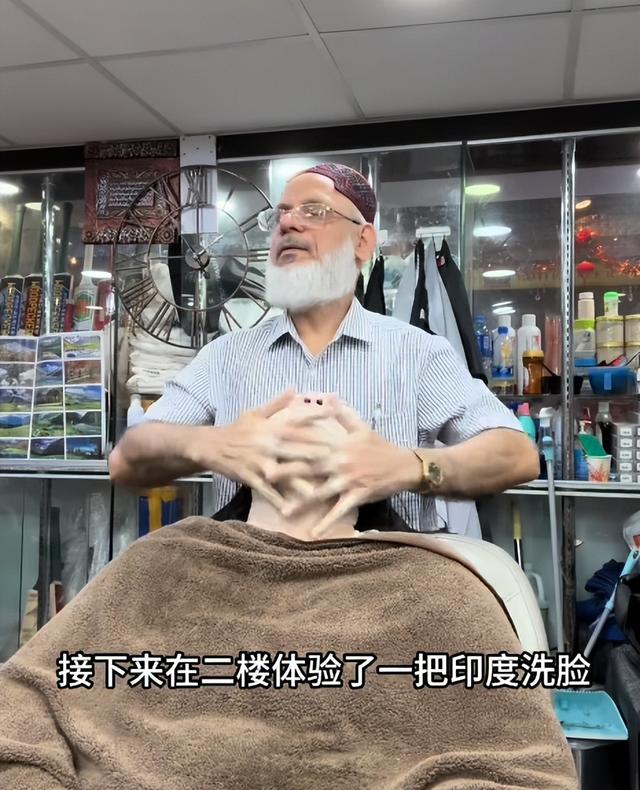 大陆女子游香港，买桃说了5句普通话被老板骂，玩两天被歧视两天