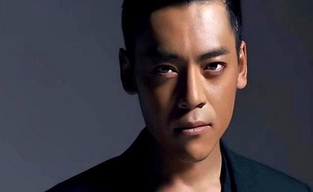 原来他是巍子的儿子，难怪长得帅演技还出色，真的是虎父无犬子