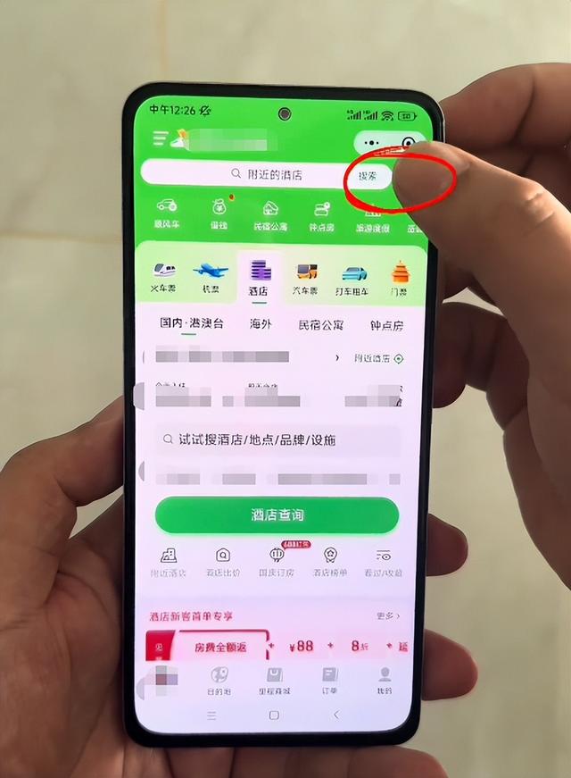 大陆女子游香港，买桃说了5句普通话被老板骂，玩两天被歧视两天