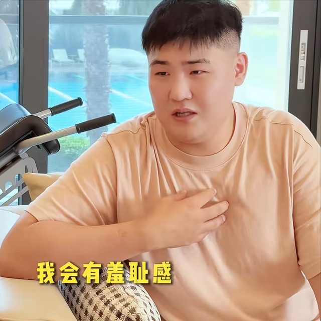 钱再多有什么用？53岁千万身家的闫学晶	，每天为32岁儿子操碎了心