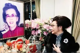 白雪仙96岁仍雍容华贵！爱徒齐拜年，与任剑辉情深一世令人动容图片