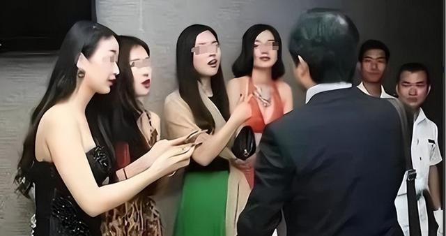 包养多名情妇，生下11个私生子，70多岁潜逃时仍要生娃！他是谁？