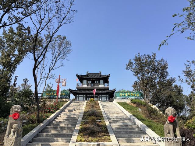 重阳登高丹阳黄连山 齐梁半壁基业地 北顾大江秋水情