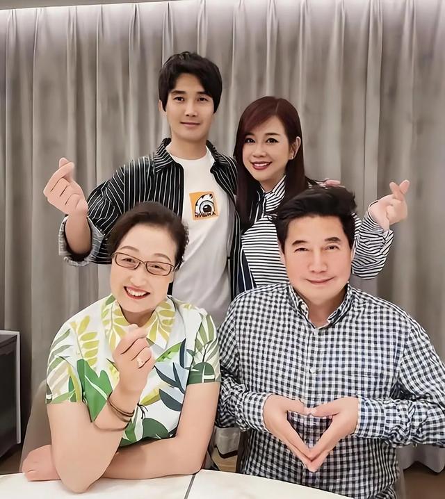 再有钱也没用！这4位女星没有“子宫”，永远失去了当母亲的权利