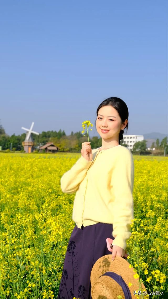 建水稻田公园油菜花海进入最佳观赏期 盛放美景引客来