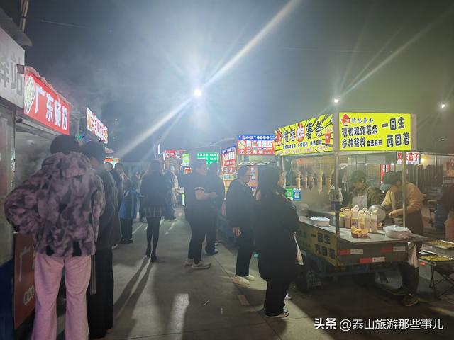 泰安：城东有一个夜市紧邻两所高校，满满青春气息，点燃烟火江湖