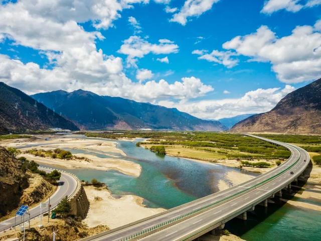 西藏最美公路！409公里串起雪山桃花湖泊