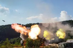 解放军紧急出动，严防死守中缅边境线！为何不开放国门接收难民？图片