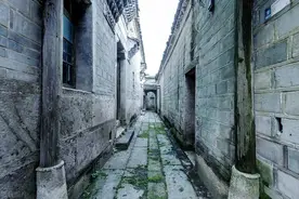 叔叔去外面打工，十二三岁的侄子陪婶婶睡觉做伴，最终家破人散！图片