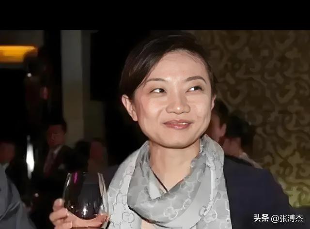 75岁的姜昆没有想到：女儿46岁仍旧没有结婚，养子倒成了他的骄傲