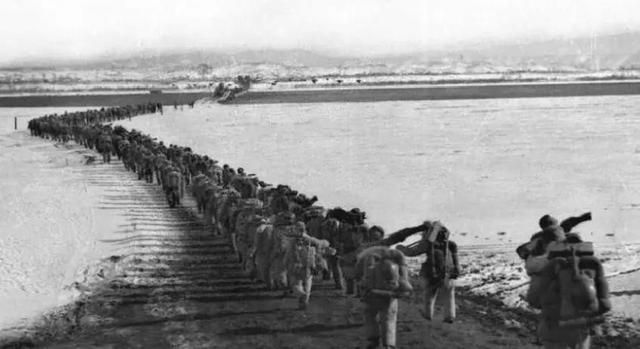 55年毛主席拒绝大元帅军衔，笑问周总理：你的元帅军衔还要不要评
