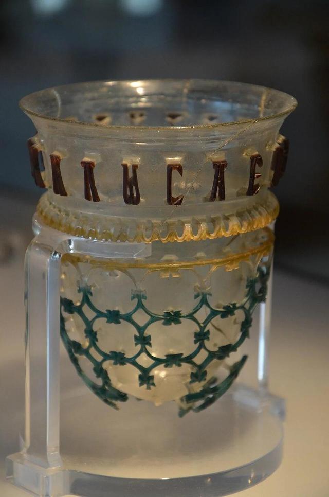 1700年闷葫芦开口：罗马玻璃刻的“花”，竟让美国专家看走眼