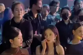 VOGUE座位安排藏玄机：刘诗诗杨幂坐一起，刘亦菲王一博暴露咖位图片