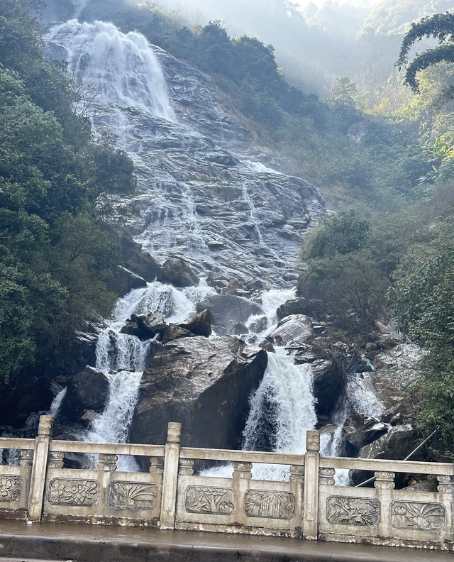 南恩瀑布：哀牢山间撞入眼底的银河