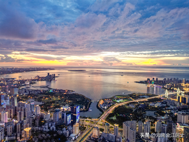 海口湾上空绝美的7月的晚霞（多图）