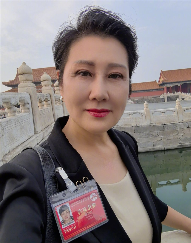 没想到，63岁张凯丽，因九三阅兵上的一个动作，再次实现口碑暴增
