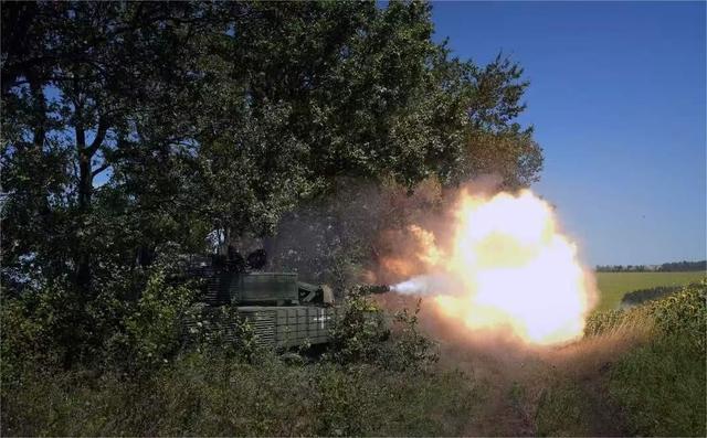 大结局要来，乌克兰裁军40万人，中方已通知联合国，俄国或重归G7