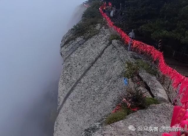 华山的云雾奇观｜ 李 芳