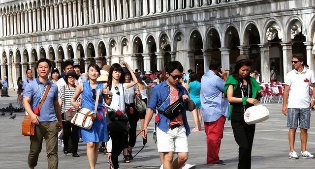 继德国之后，英国也开始贴出“中文标语”？中国游客：不能够接受
