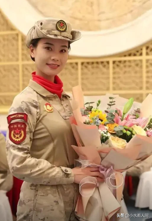 女民兵李思颖太牛了，刚阅兵结束就官宣新身份，全网恭喜，不简单