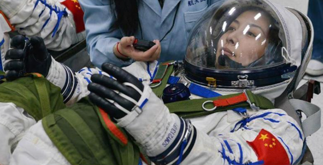 女航天员在太空中，怎么能保护自己的隐私？航天女英雄牺牲太大了