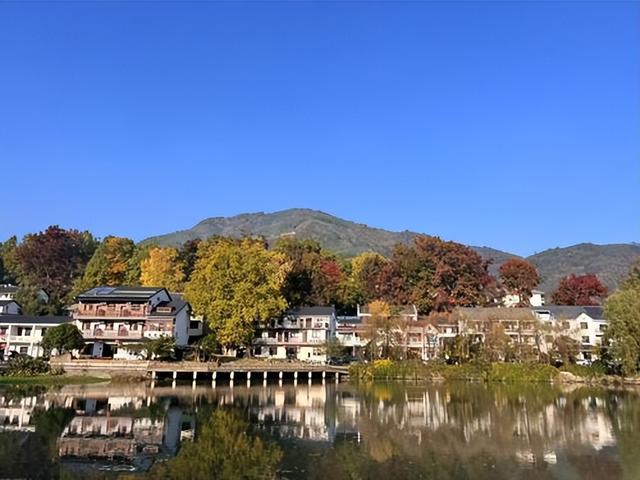 坐着公交赏油画 指南村红叶节邀您赴约