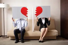 为何中老年人经常会分开睡？医生提醒：分床睡，或许会有4个弊端图片