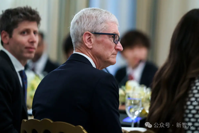 今天，特朗普闭门宴请了大半个硅谷的CEO，马斯克老黄没来