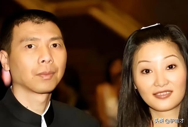 徐帆回应离婚5个月	，冯小刚近况曝光，他的“小心思	”再藏不住了