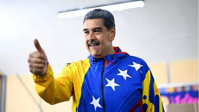 美军突然发起空袭，马杜罗终于迎来强援，一架俄军机降落委内瑞拉