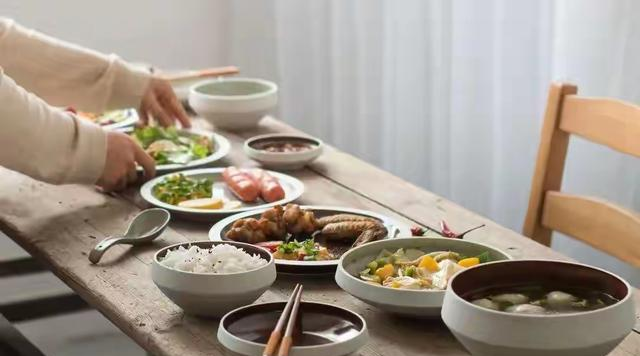 我坚持用的“隔日轻断食”，没想到这么顺利，体重从120到95斤！