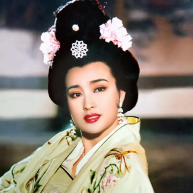 刘晓庆同志个人简历