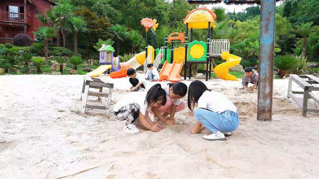 盘州市哒啦仙谷景区：清凉夏日，绿色植物园成为避暑游客热门打卡地