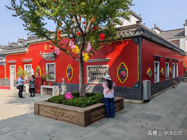 湖北祥云湾：九派建筑环湖立 传统现代共交融