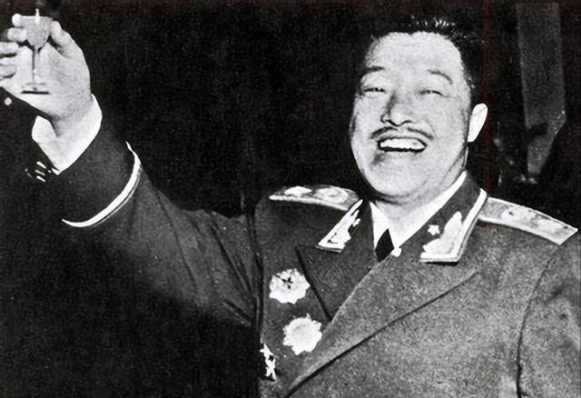毛主席对尼泊尔首相说：你想把珠峰全部划归贵国？还有更好的办法