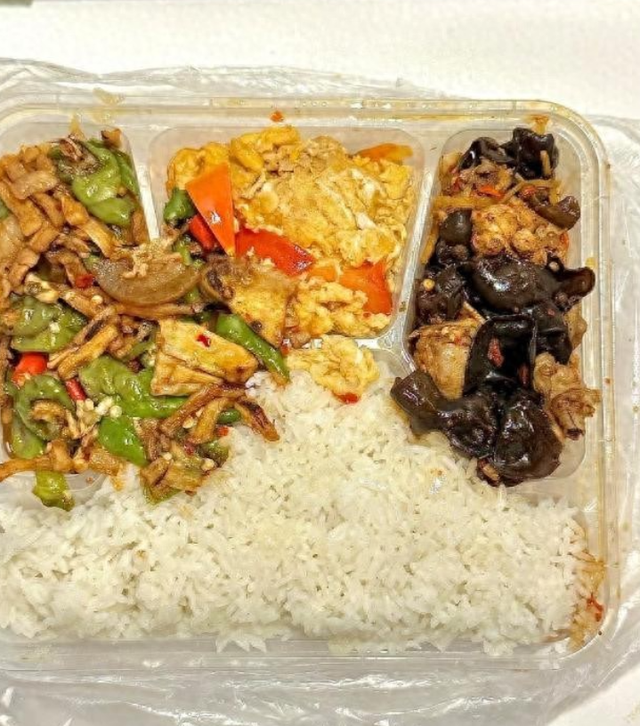 北京下了死命令，2027年底前，所有中小学必须告别“校外配餐	”