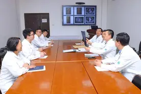 心外专家极限“拆弹”，术后一张创可贴完美收官图片