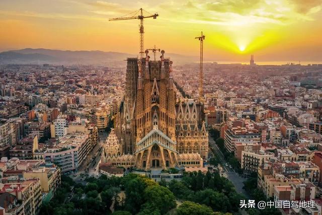 144年后，“史上最牛烂尾楼”终于封顶！|中国自驾地理