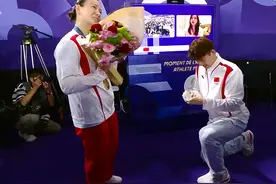 黄雅琼夺金后男友现场跪地求婚，喜极而泣太幸福，事业爱情双丰收图片