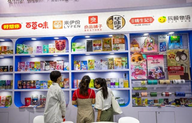零食三巨头集体“滑铁卢”！亏损上亿，谁“偷”走了它们的利润？