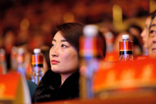 杜建英消失、私生子申请DNA比对、员工爆猛料，都是宗馥莉的复仇