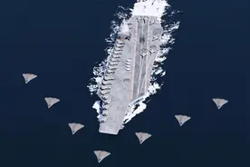 外媒预测2030年中国海军规模，4艘航母，7艘两攻，16艘055大驱图片