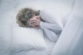 不由自主地抖腿？可能是得了这种病图片