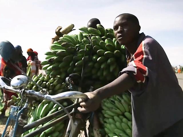 西方为啥怕中国越来越富？一场看不见的战争，直接决定你的工资！