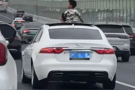 事发上海高架！整个身体都露出来了！这个动作千万当心，一地曾有男童当场身亡...图片