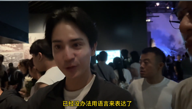 胆大！日本小伙带叔叔闯南京大屠杀馆，全程说日语，路人表情亮了